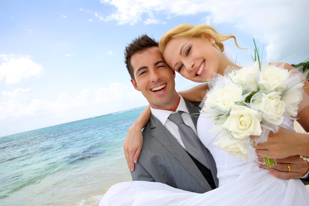 top-3-reasons-to-avoid-the-diy-beach-wedding-path