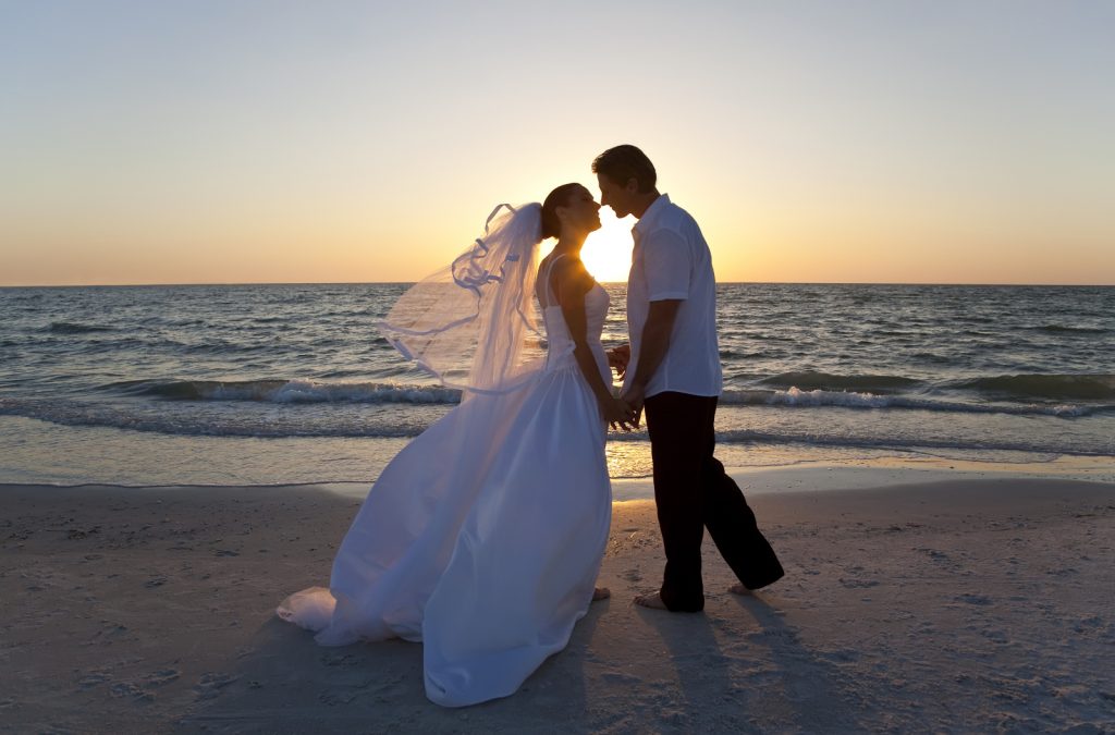 How to Make a Beach Wedding Affordable