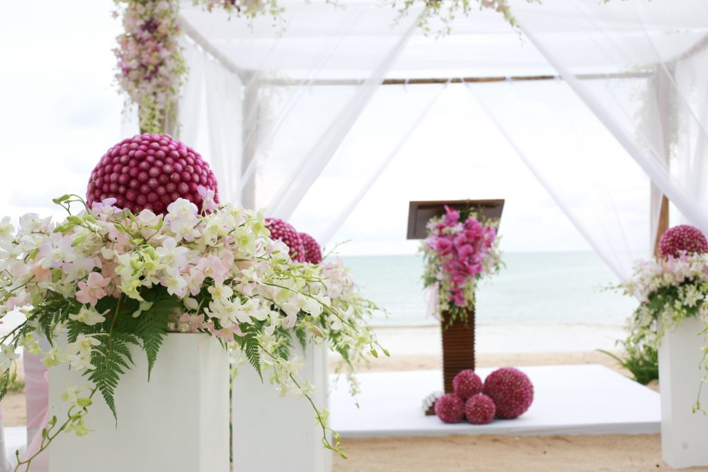 3 Beach Wedding Decorating Essentials