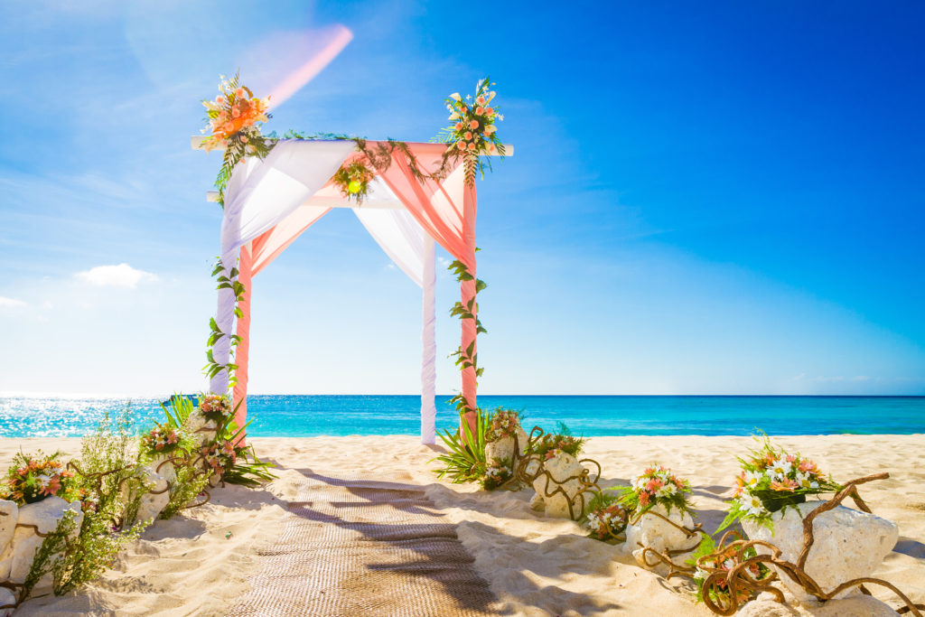 11 Beach Wedding Ideas to Spice Up Your Big Day