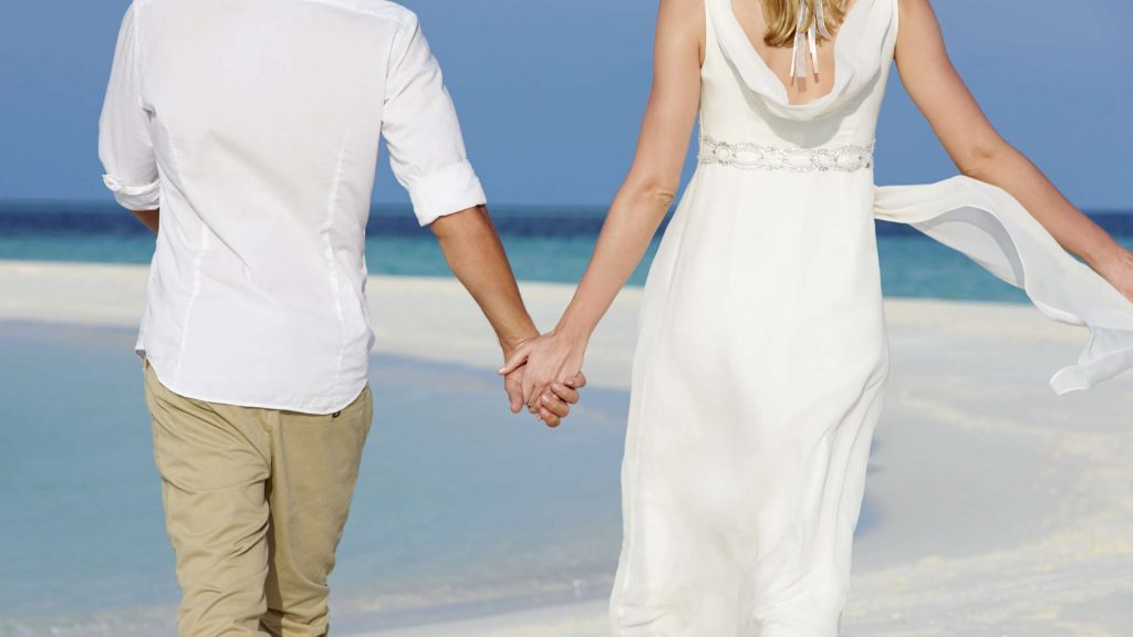 A beach wedding in Florida requires careful planning from the weather, season and location. Learn more about the important factors to take into consideration.