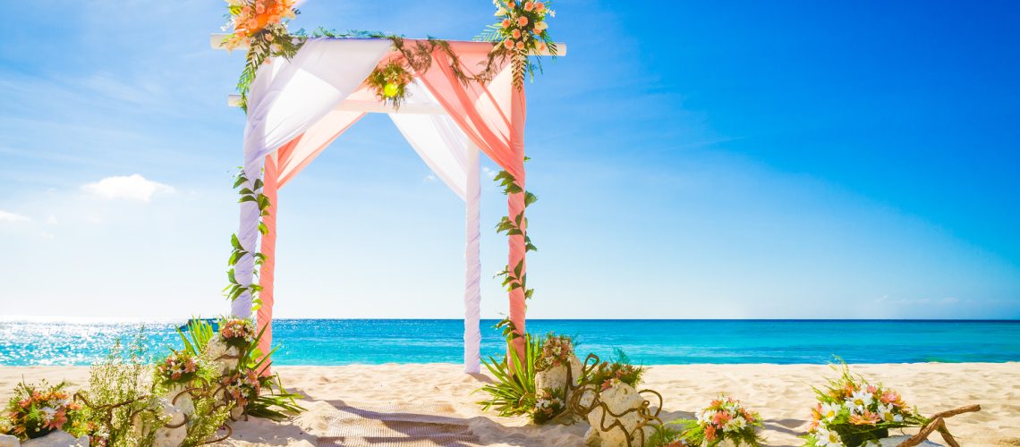 11 Beach Wedding Ideas to Spice Up Your Big Day