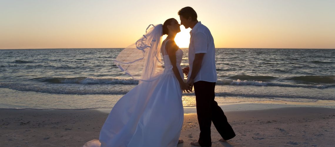 How to Make a Beach Wedding Affordable