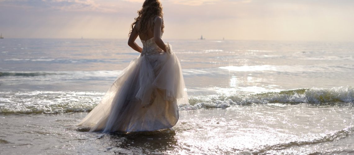 Tips on How to Take Perfect Beach Wedding Photos