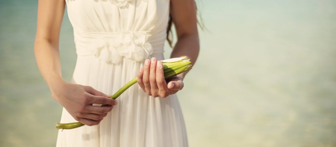 Worried About The Perfect Beach Wedding Look? Here Are Some Tips